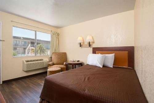 Rodeway Inn Kissimmee image 7