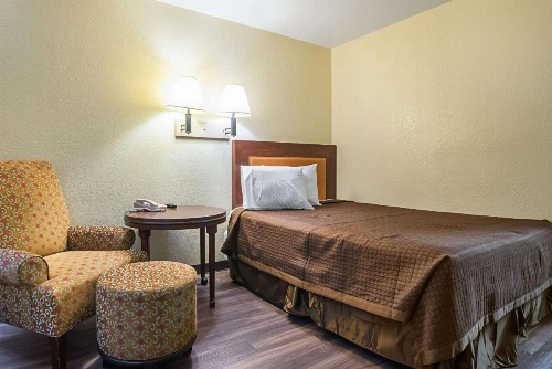 Rodeway Inn Kissimmee image 8